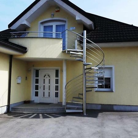 돌프리류블랴니 Natasha'S Garden House 아파트 외부 사진