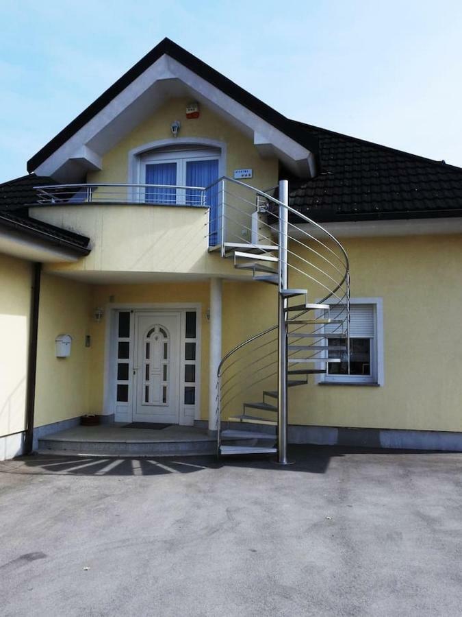돌프리류블랴니 Natasha'S Garden House 아파트 외부 사진
